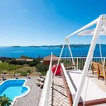 With Sea View I Dom wakacyjny *