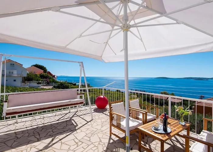With Sea View I *